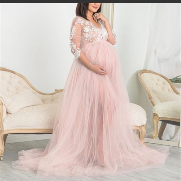 Maternity long sleeve maxi maternity dress in pink - Picture 2 of 4